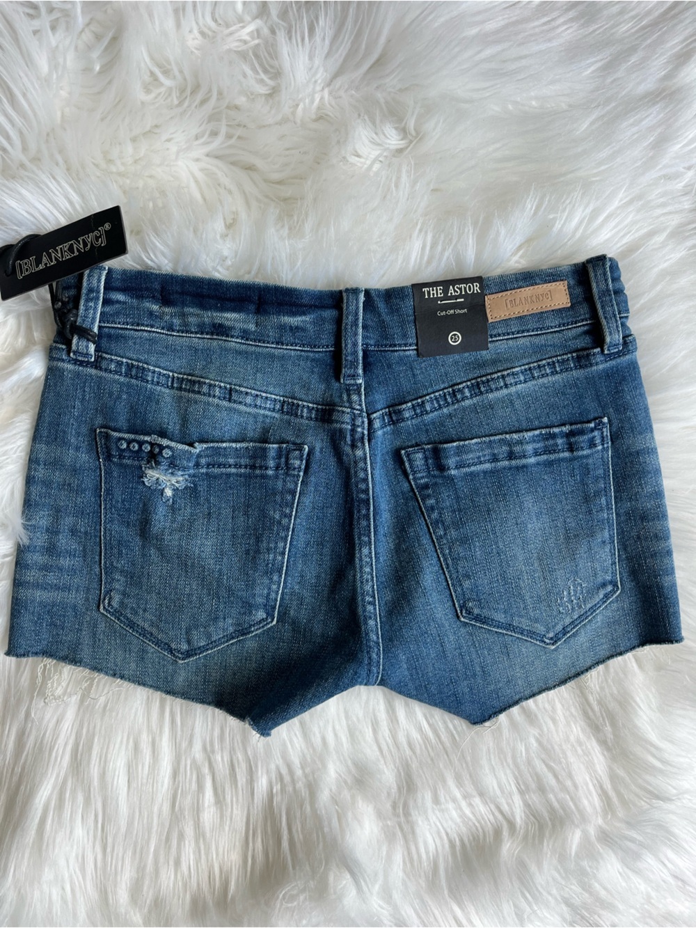 🆕 BlankNYC The Astor Cut Off Shorts Distressed Denim Blue jeans Size 25 - Picture 5 of 14